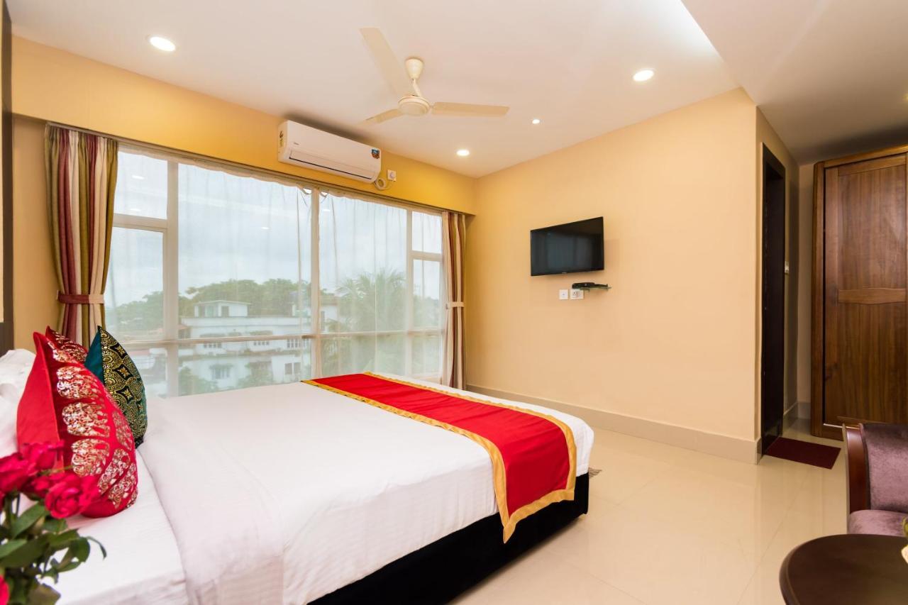 Oyo 9202 Hotel Central Courtyard สิริกุรี ภายนอก รูปภาพ
