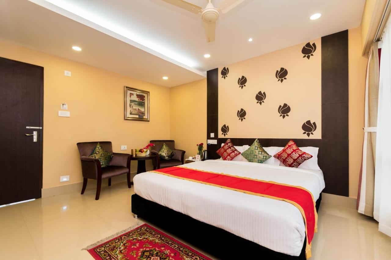 Oyo 9202 Hotel Central Courtyard สิริกุรี ภายนอก รูปภาพ