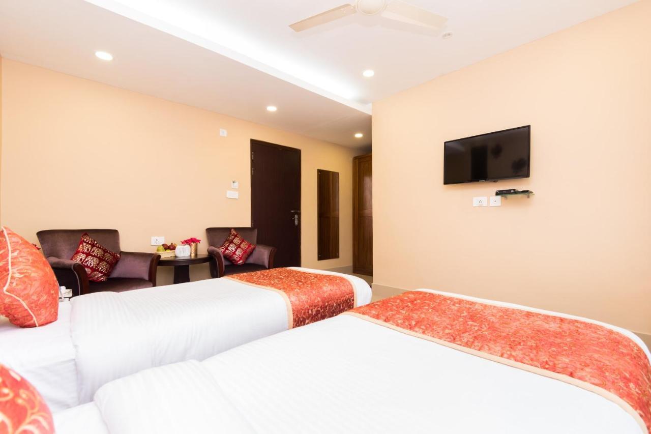 Oyo 9202 Hotel Central Courtyard สิริกุรี ภายนอก รูปภาพ