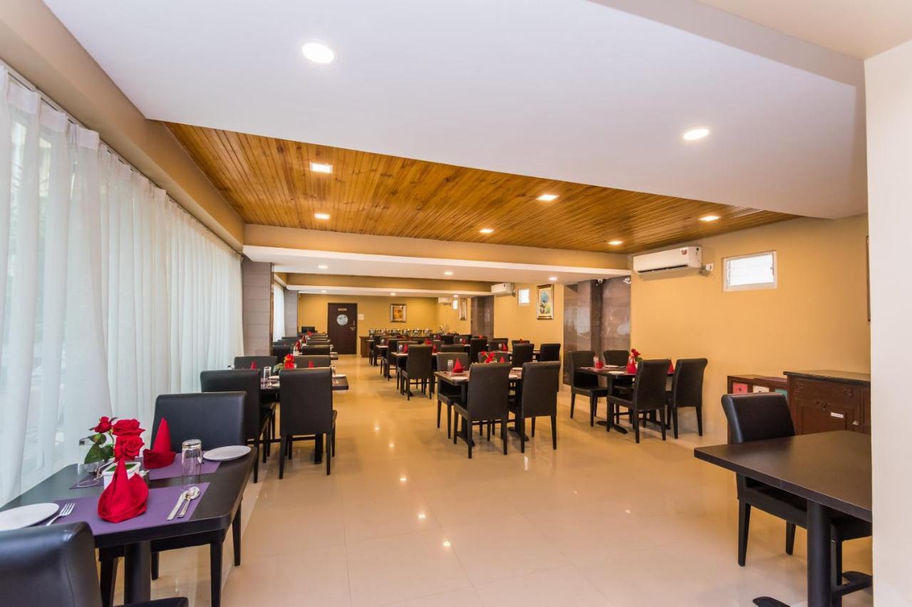 Oyo 9202 Hotel Central Courtyard สิริกุรี ภายนอก รูปภาพ