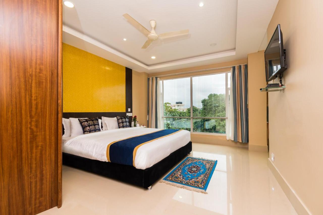 Oyo 9202 Hotel Central Courtyard สิริกุรี ภายนอก รูปภาพ